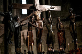 Indrukwekkende kruisafname-groep in de kerk van Sant Juan de les Abedesses.